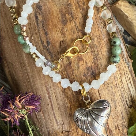 Alquimia Silver and Green Necklace - Picture 4 of 4